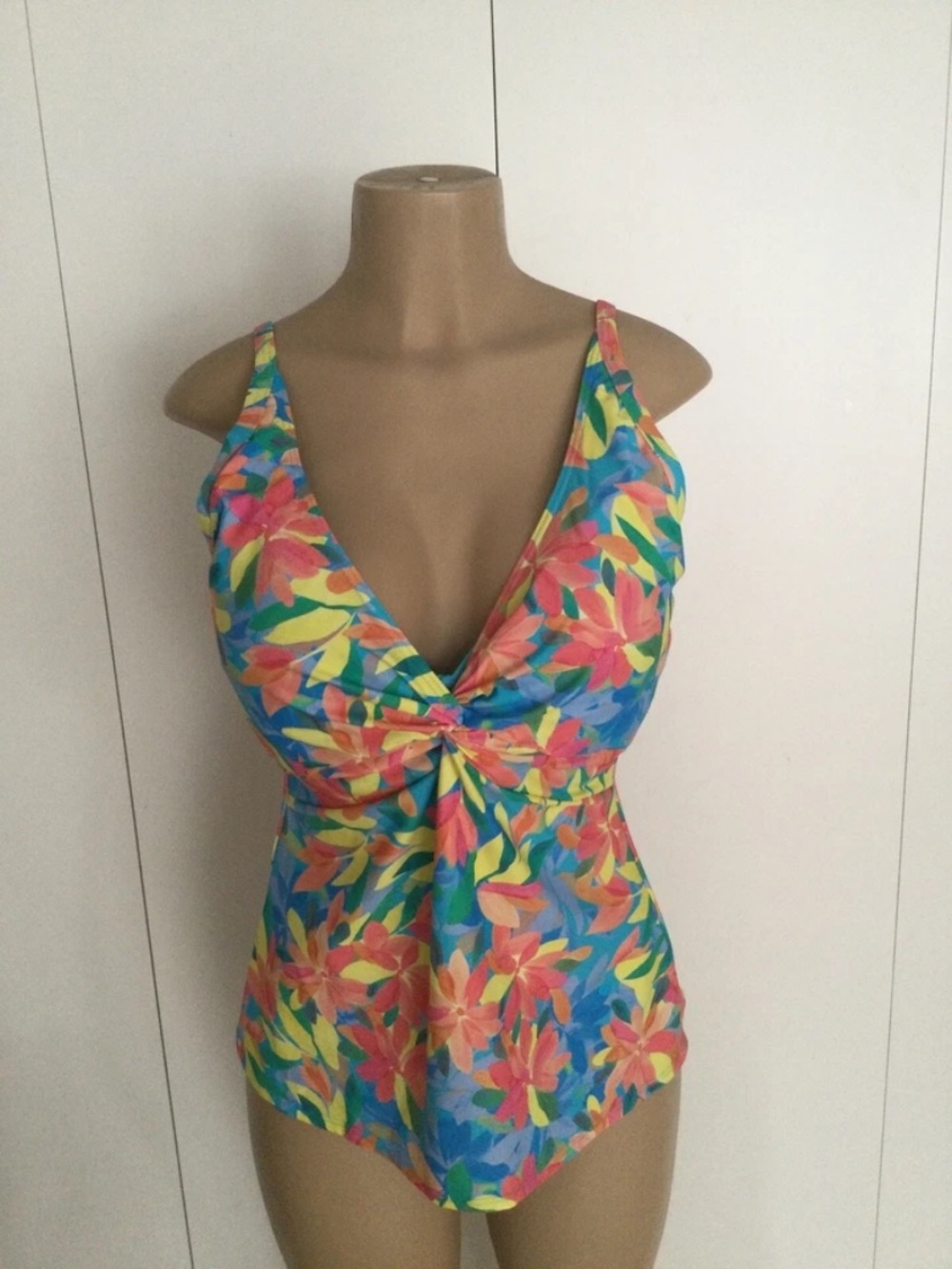 Sunsets Shoreline Petals Underwire Tankini Size 38D/40C